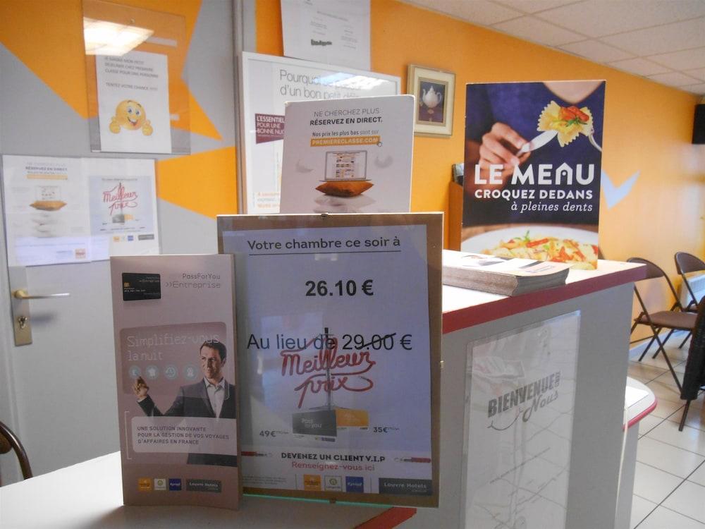 ホテル プルミエール クラッセ モンリュソン サン ヴィクトール Saint-Victor-des-Oules エクステリア 写真